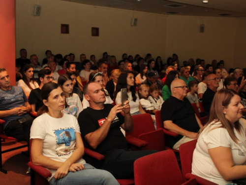 FOTO: U Prozoru održana večer folklora