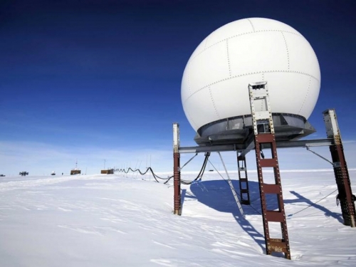 Čestice koje izlaze iz leda Antarktike zbunjuju znanstvenike