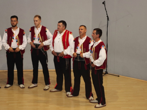 FOTO/VIDEO: 2. večer folklora u Prozoru - ''Običaje svoje zaboravit neću''