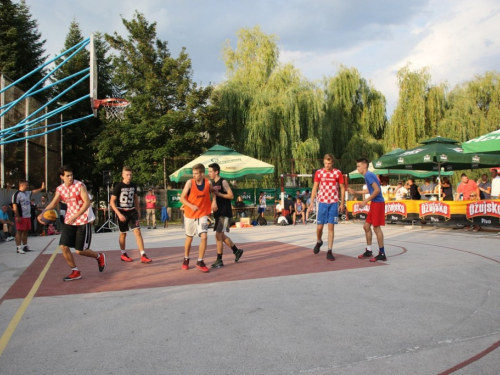 FOTO: Ekipa ''ALF Market'' osvojila Streetball za juniore