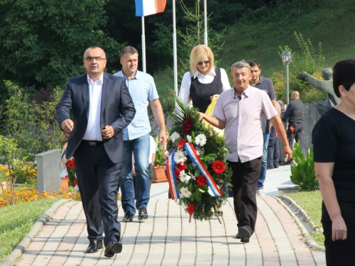 FOTO/VIDEO: Na Uzdolu obilježena 23. obljetnica stravičnog pokolja nad Hrvatima