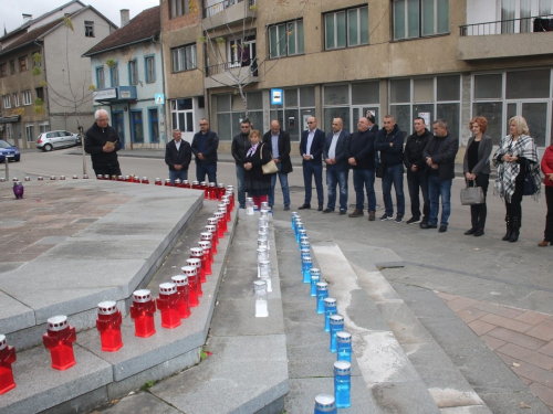 FOTO: Povodom Svih svetih u Prozoru zapaljene svijeće za poginule i preminule branitelje