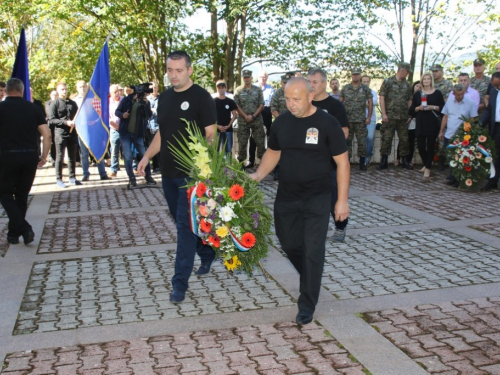 FOTO: Na Uzdolu obilježena 24. obljetnica stravičnog pokolja nad Hrvatima