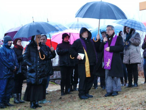 FOTO: Provincijal fra Lovro Gavran predvodio misu i Križni put na Uzdolu