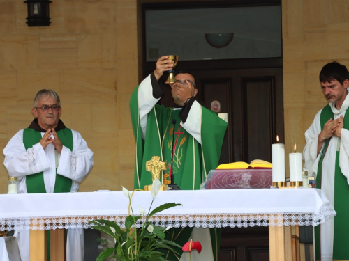 FOTO: Započela trodnevnica na Šćitu uoči Male Gospe, prvi dan posvećen školarcima