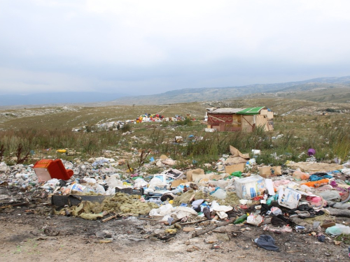 Život na Paklinama: ''Pomozite nam pronaći dom!''