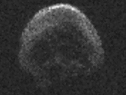 Mrtav asteroid oblika lubanje opet će projuriti pored Zemlje