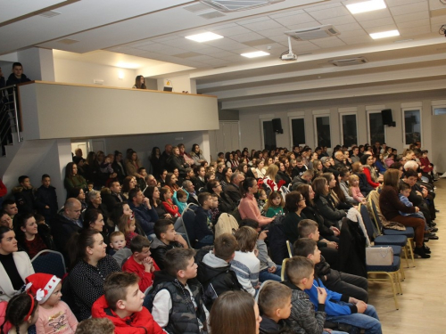 FOTO: Božićna priredba u Rumbocima