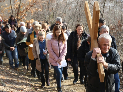 FOTO: Put križa - Treća korizmena nedjelja u župi Uzdol