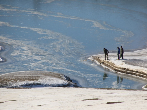 FOTO: Minusi počeli lediti Ramsko jezero