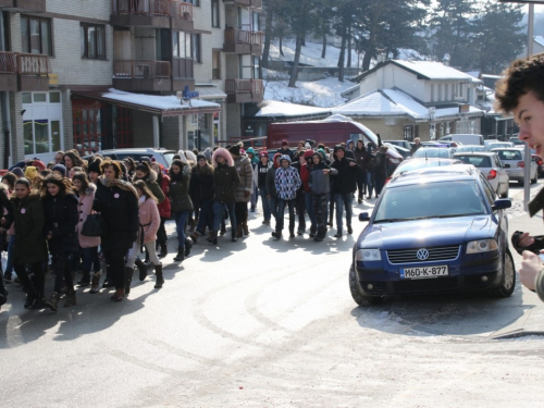 FOTO: ''Šetnja s porukom'' kroz Prozor