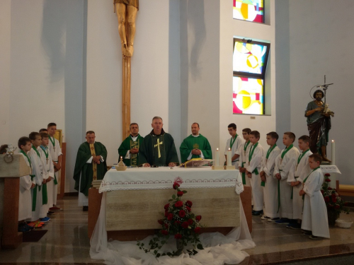 FOTO: Don Miljenko Džalto službeno predao župu Uzdol don Ivi Tomiću