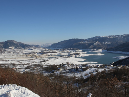 FOTO: Minusi počeli lediti Ramsko jezero