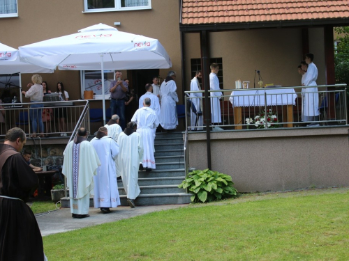 FOTO: Vanjska proslava sv. Ante u Gračacu