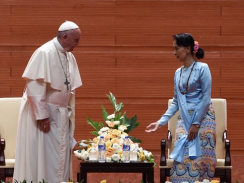 Papa Franjo u posjet Mjanmaru upozoren da jednu riječ nikako ne izgovara