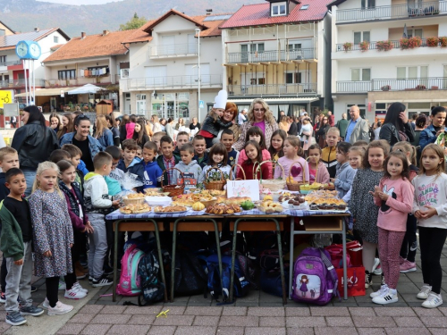 FOTO: Dani kruha u OŠ Marka Marulića Prozor