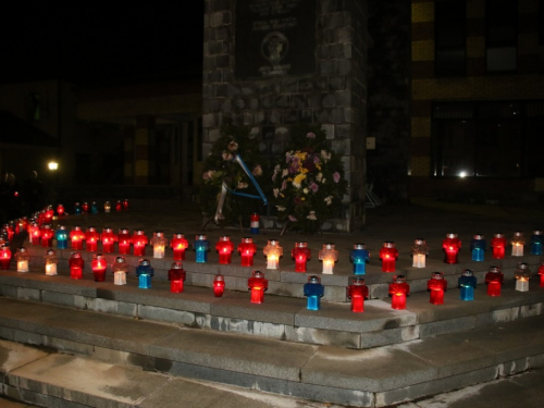 Uspomena na Vukovar zasvijetlila i u Prozoru