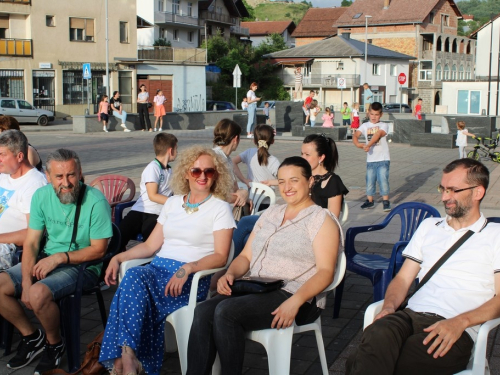 FOTO: 16. festival duhovne glazbe ''Djeca pjevaju Isusu'' u župi Prozor