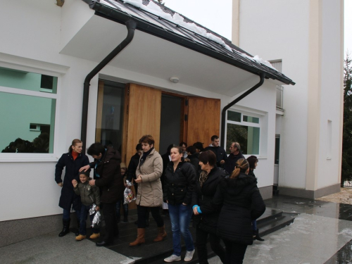 FOTO: Sv. Nikola podijelio darove djeci na Orašcu