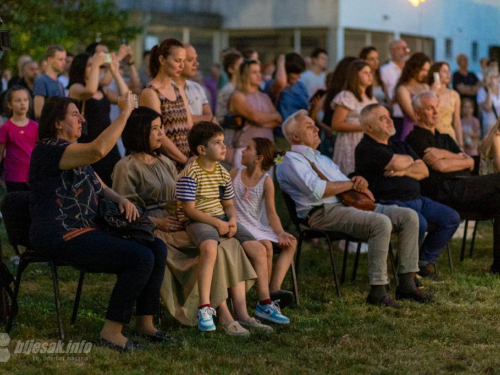 ''Čuvarice'' i Simfonijski orkestar Mostar koncertom oduševili Mostarce