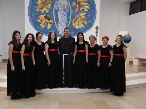 FOTO: Drugi dan duhovne obnove u župi Rumboci i koncert VS „Arabella“