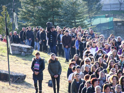 FOTO: Put križa kroz fratarski gaj na Šćitu