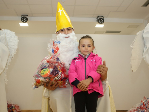 FOTO: Sv. Nikola razveselio mališane u Rumbocima