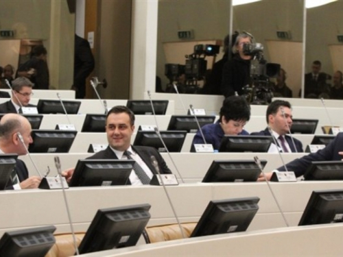 Zastupnički dom PS BiH danas o povećanju akciza na gorivo