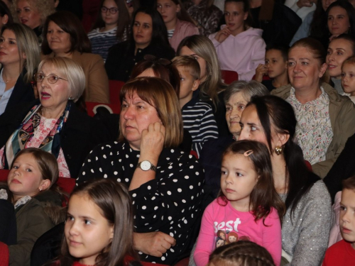 FOTO: Ines Markešić i Magdalena Zadro pobjednice dječjeg festivala ''Mala Rama 2024.''