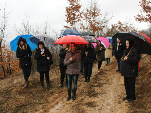 FOTO: Provincijal fra Lovro Gavran predvodio misu i Križni put na Uzdolu