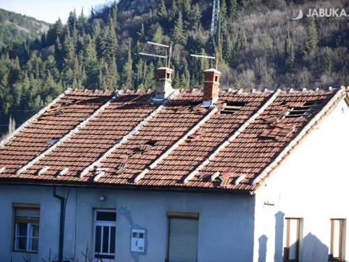 FOTO: U Hercegovini olujni vjetar ruši sve pred sobom