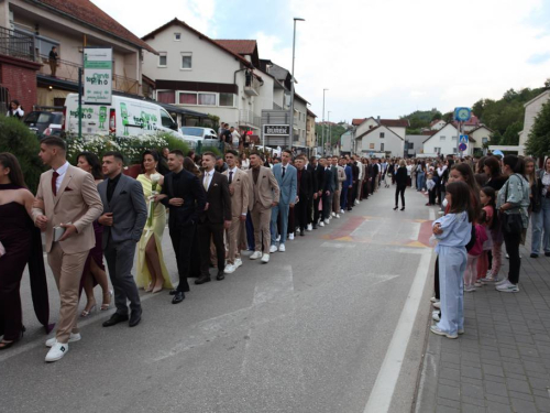 FOTO: Matura 2026. - Defile mladosti na ulicama Prozora