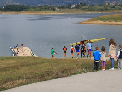 FOTO: Na Ramskom jezeru održana 3. veslačka regata