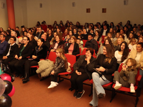 FOTO: Petra Krešo pobjednica dječjeg festivala ''Mala Rama 2025.''