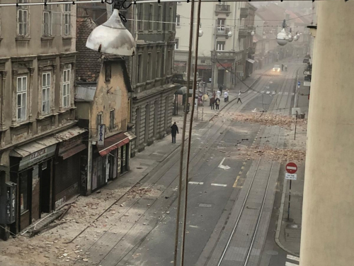 FOTO/VIDEO: Strašan potres u Zagrebu: Rušili se zidovi, dijelovi bez struje, otpao vrh katedrale