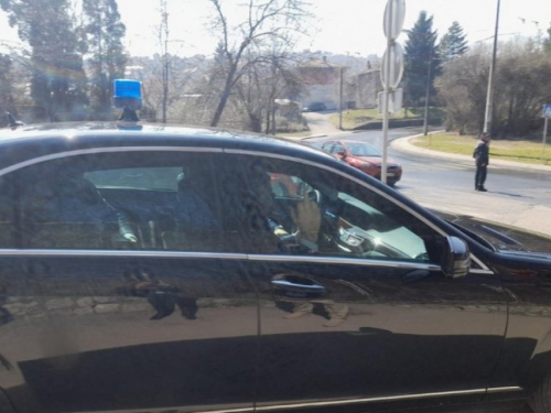 Dodik ''pozdravio'' novinare srednjim prstom