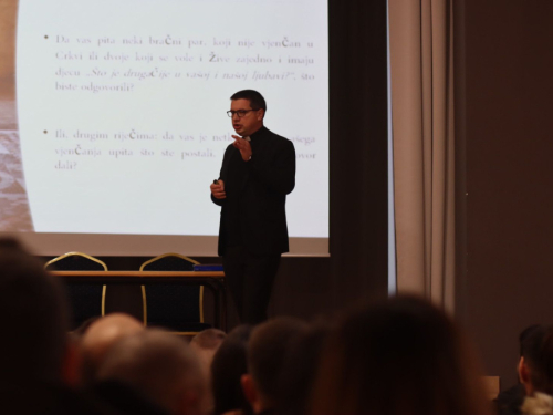 FOTO: Tečaj priprave za brak u župi Gračac