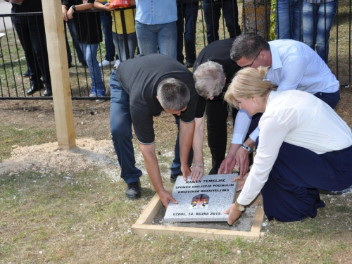 Poziv za pomoć u izgradnji spomen obilježja poginulim braniteljima na Uzdolu