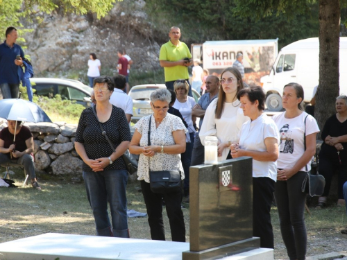 FOTO: Na Vranu služena sv. misa za poginule duvandžije