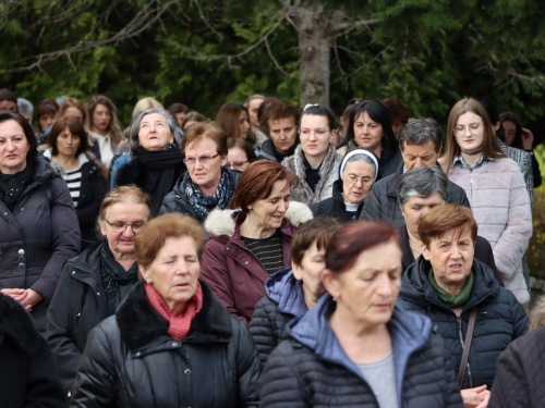 FOTO: Put križa kroz fratarski gaj na Šćitu