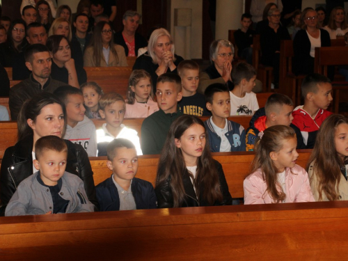 FOTO: Blagoslov prvašića u župi Prozor