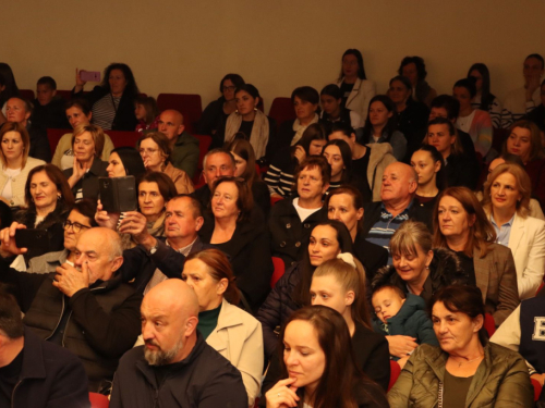 FOTO: Večer folklora u Prozoru: HKUD-ovi ''Rama'' i ''fra Petar Bakula'' oduševili publiku