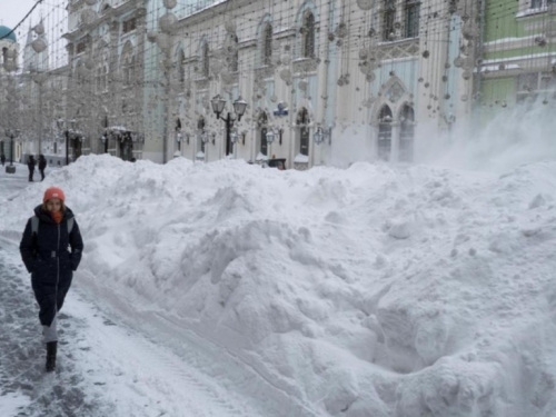 ''Sniježna apokalipsa'' zatrpala Moskvu, 60.000 ljudi čisti ulice