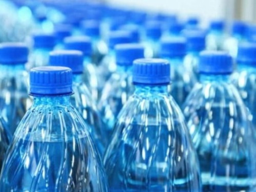 Ispitano 250 plastičnih boca s vodom, znanstvenici pronašli plastiku u svakoj