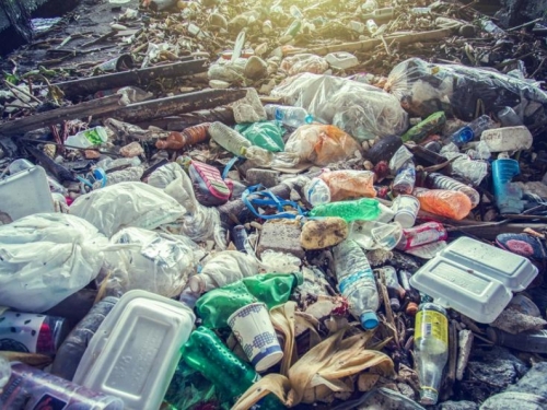 Znanstvenici osmislili plastiku koju je moguće reciklirati neograničen broj puta