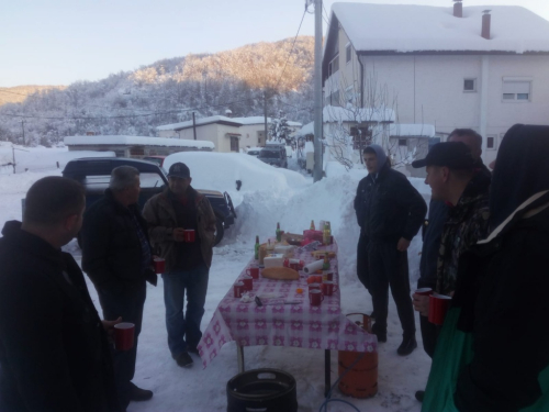 Zajedničko druženje i ukrašavanje crkve na Lugu