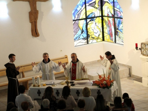 Foto: Vanjska proslava sv. Ane u Podboru