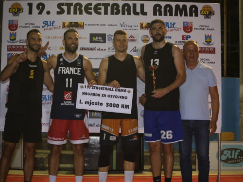 FOTO: Ekipa ''Makarska 3x3'' pobjednik 19. Streetball Rama 2021.