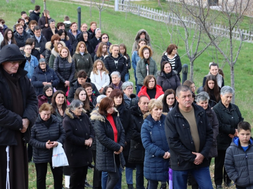 FOTO: Put križa kroz fratarski gaj na Šćitu