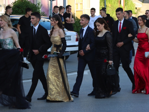 FOTO/VIDEO: Matura 2024. - Defile mladosti na ulicama Prozora